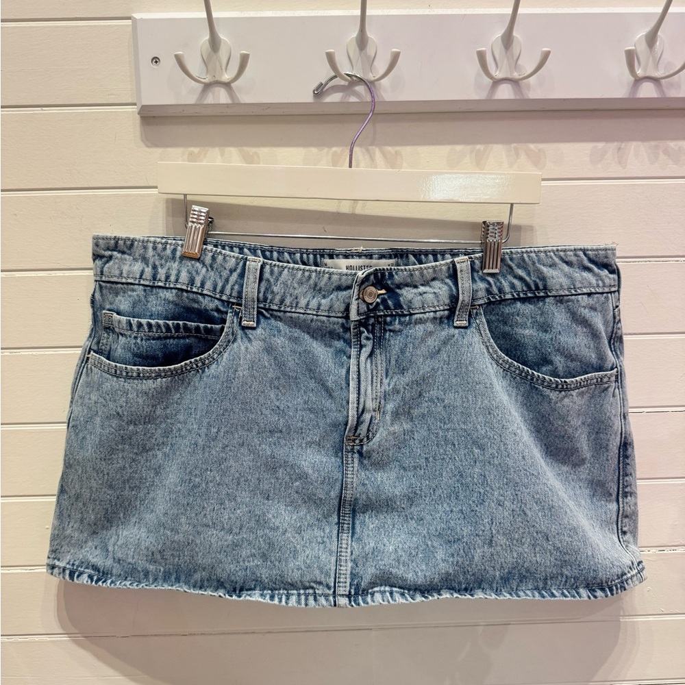 Hollister Low Rise Bow Denim Mini Skort